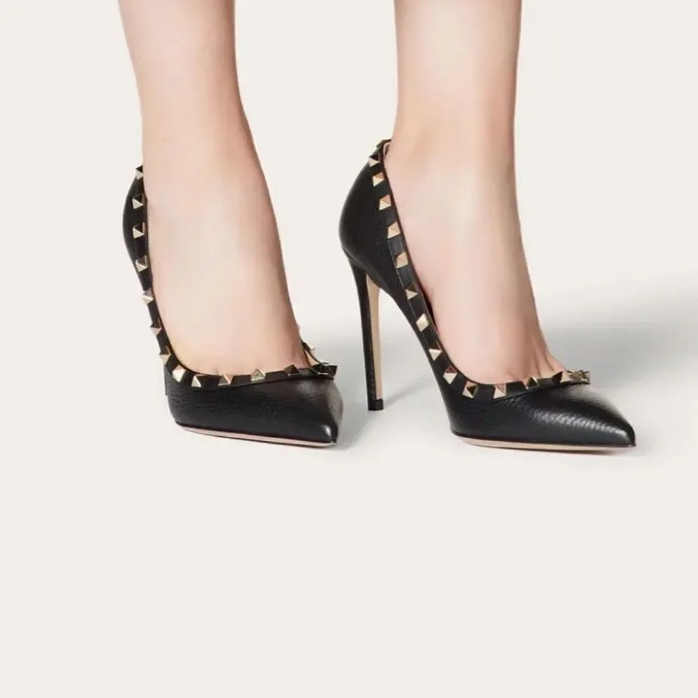 FOREVER 21 ROCKTUD POINTED TOE WOMEN"S STILETTOS PUMP